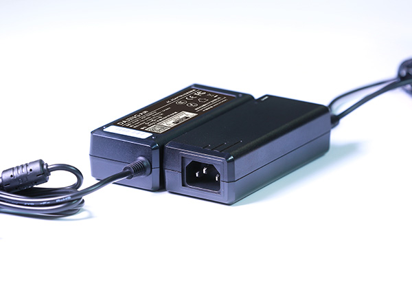 深圳电源适配器12V4A-705