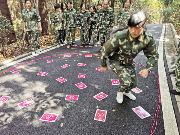 摸纸牌游戏